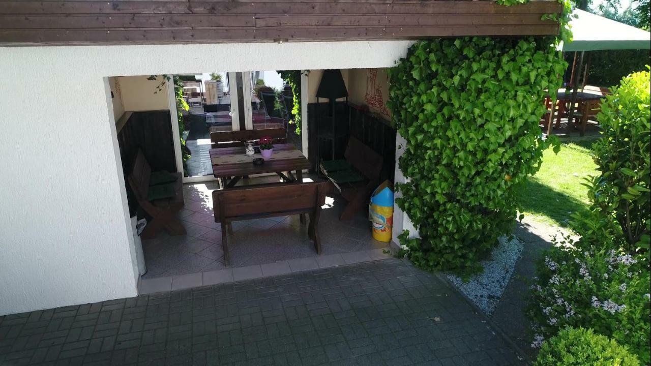 Pension Zum Lindeneck Lübz Exterior foto